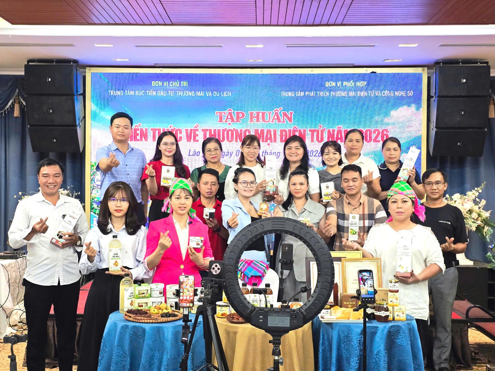 Bà con Lào Cai sôi nổi học và thực chiến xây kênh bán hàng