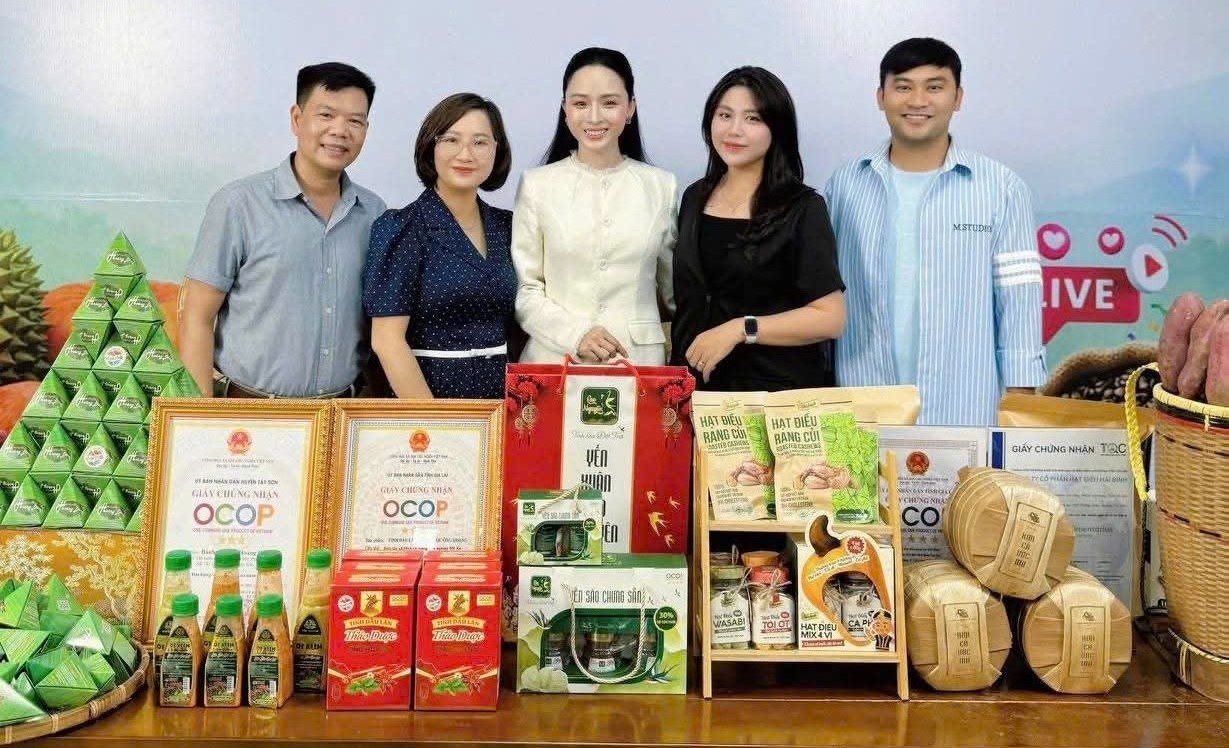 Nông sản Gia Lai lên sóng livestream: Một cú ‘chạm’ - đi muôn nơi