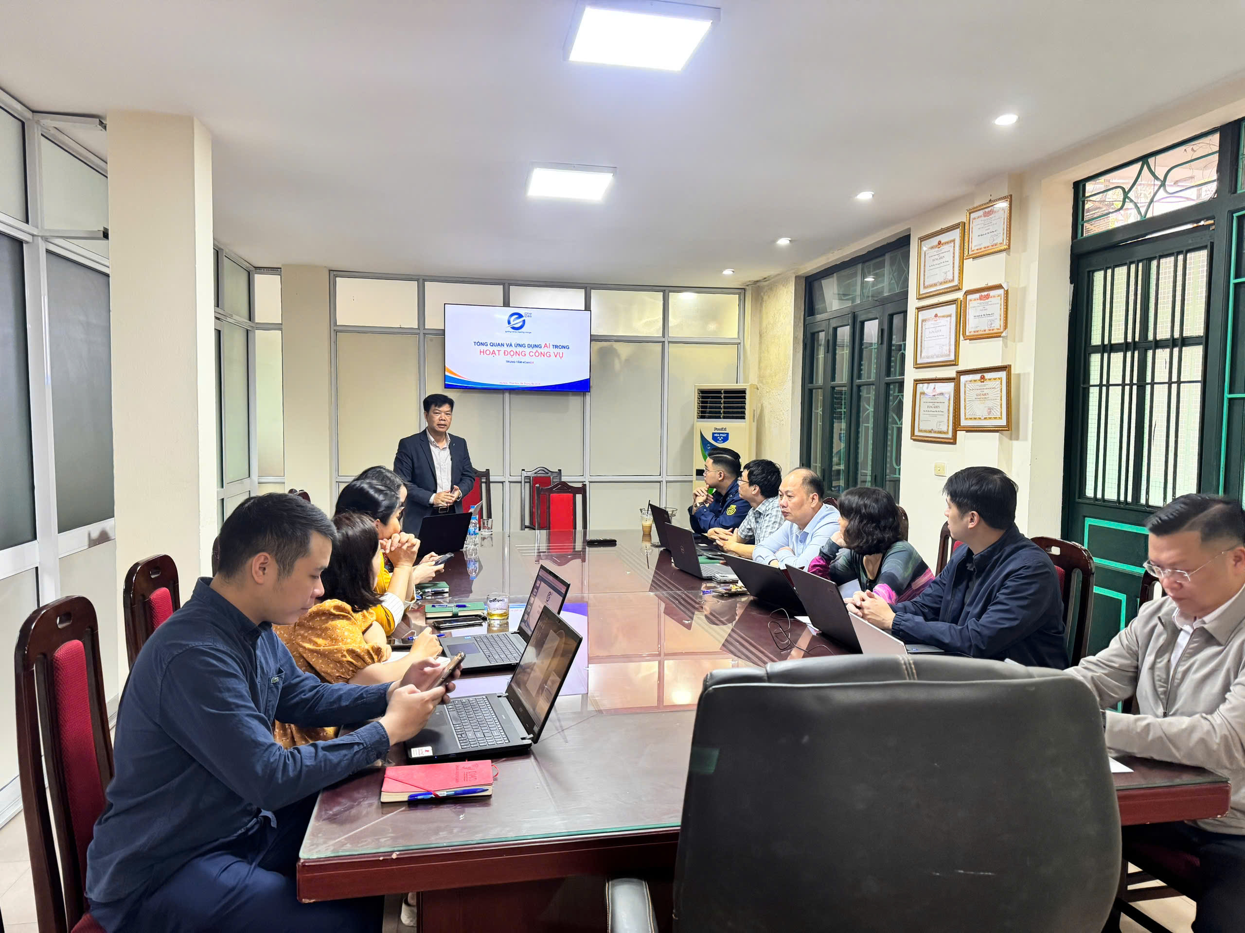 Ứng dụng trí tuệ nhân tạo nâng cao hiệu quả hoạt động công vụ cho cán bộ Đội QLTT số 5 (Hà Nội)