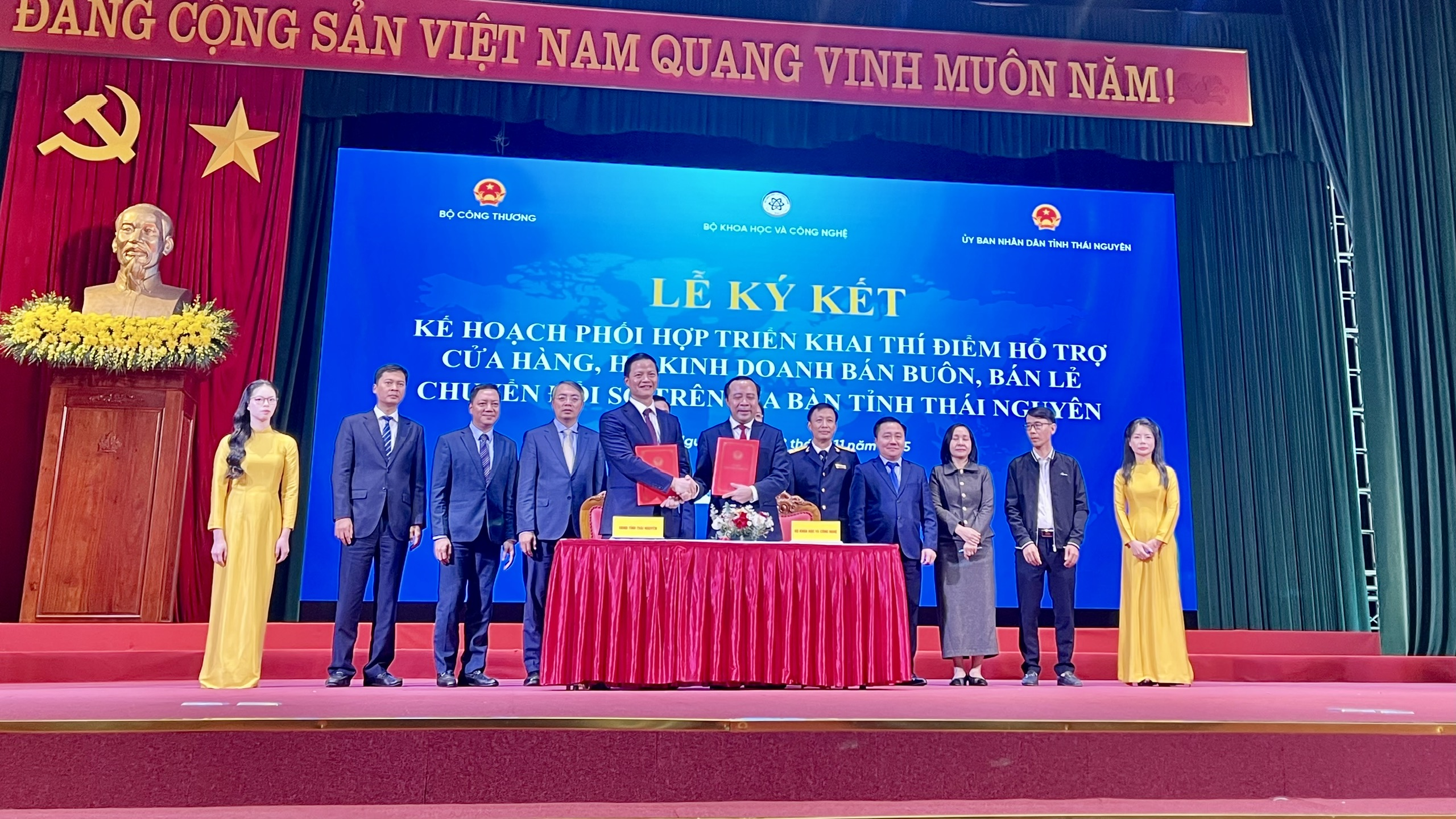 Thái Nguyên khởi động Chương trình thí điểm hỗ trợ hộ kinh doanh chuyển đổi số