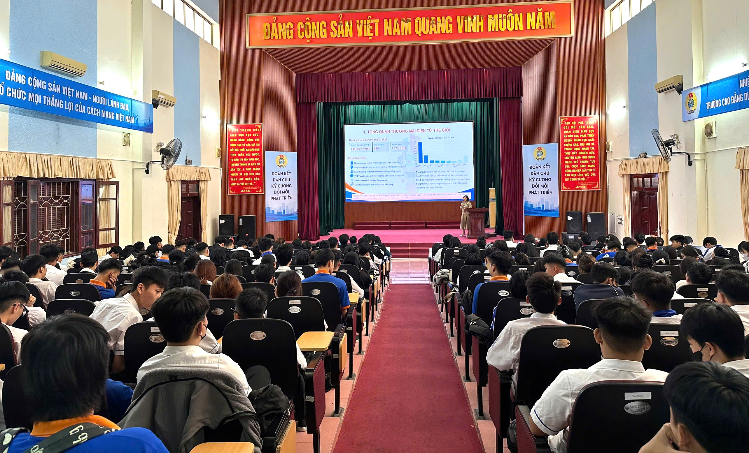 Sinh viên Hải Phòng được cập nhật xu hướng TMĐT mới nhất và nâng cao kỹ năng số