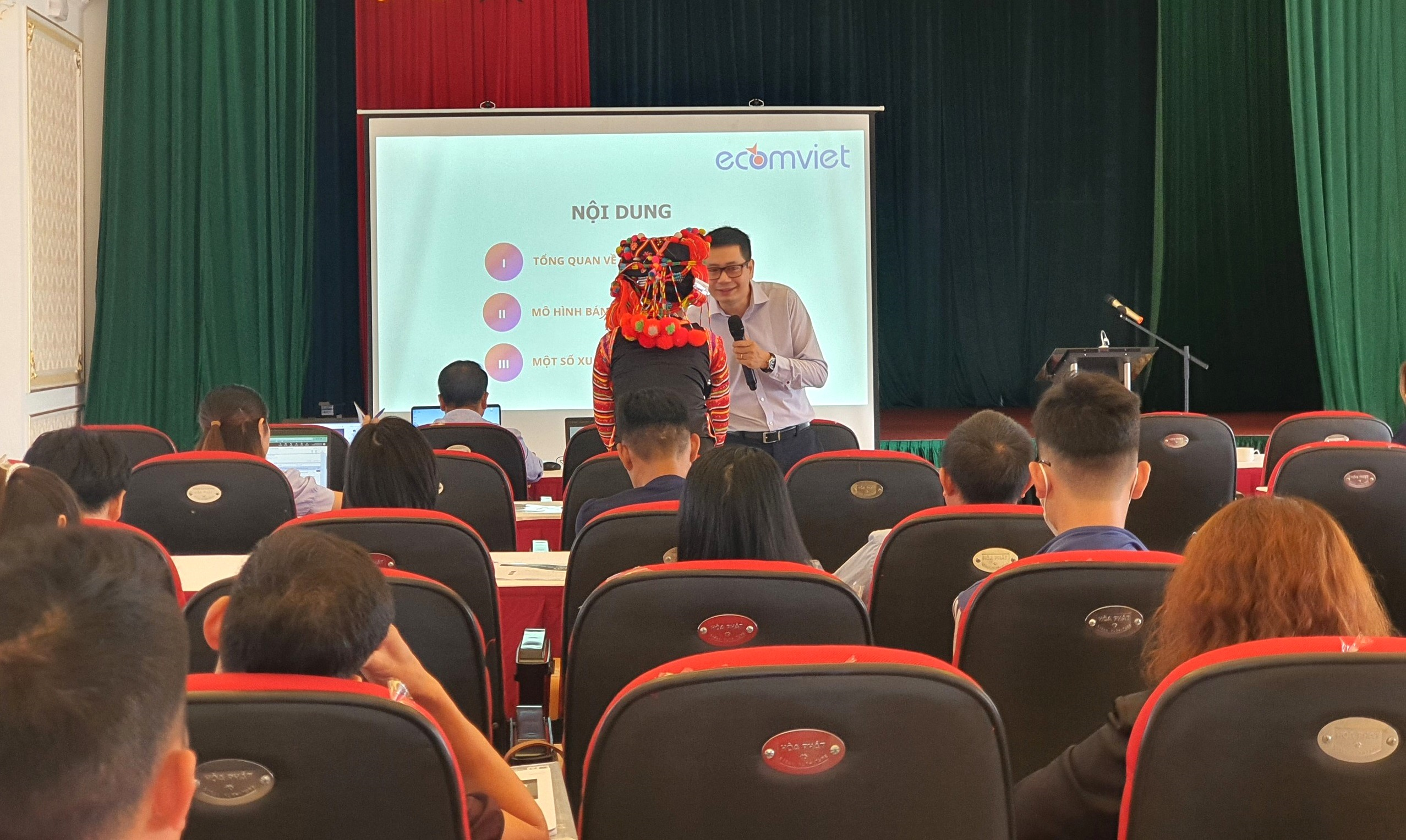 Tập huấn kỹ năng phát triển thị trường và tiêu thụ sản phẩm trên internet cho các đơn vị, doanh nghiệp Tây Bắc
