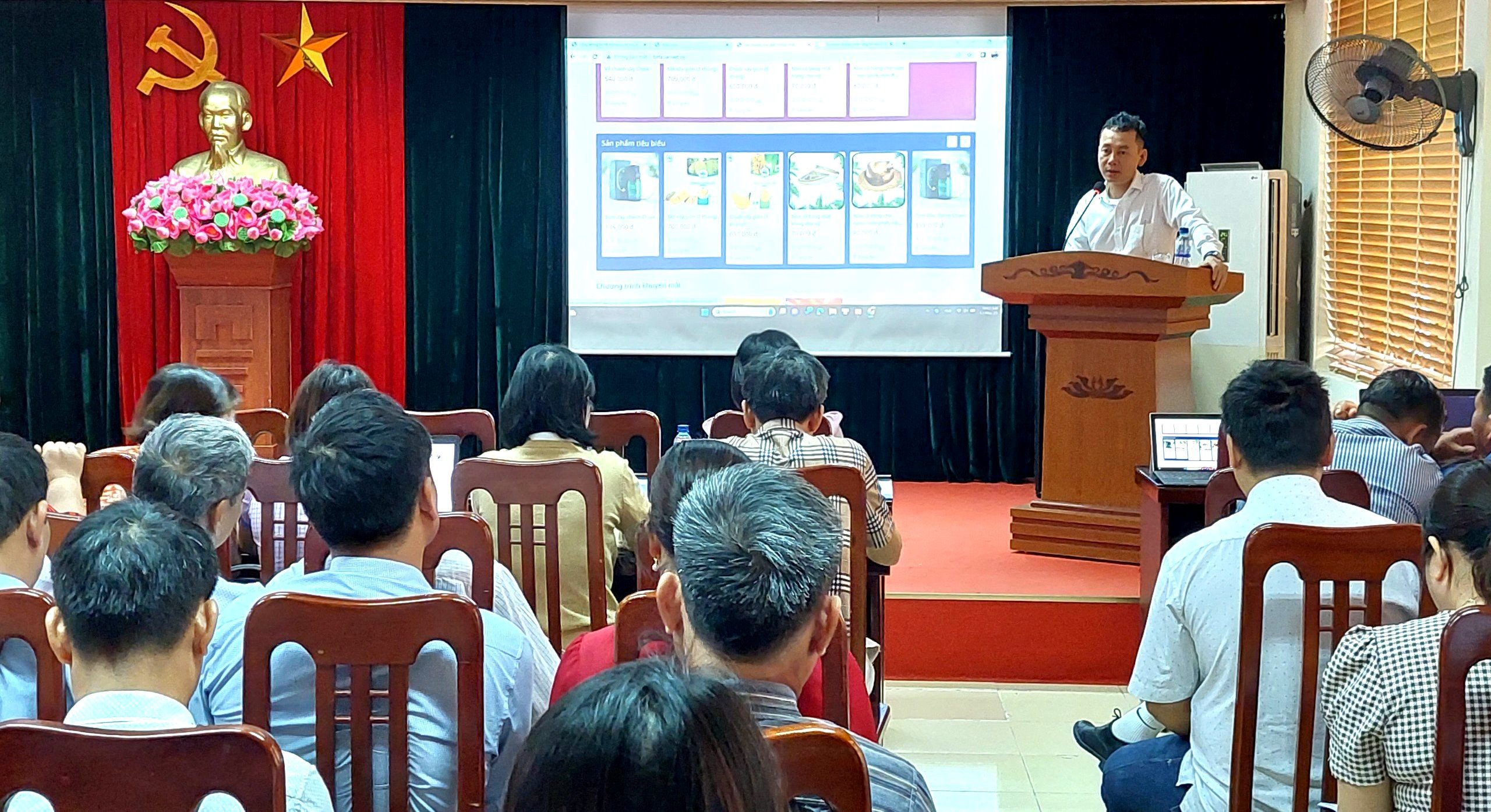 Tập huấn đưa các sản phẩm tiêu biểu, sản phẩm OCOP của Ninh Bình lên sàn thương mại điện tử