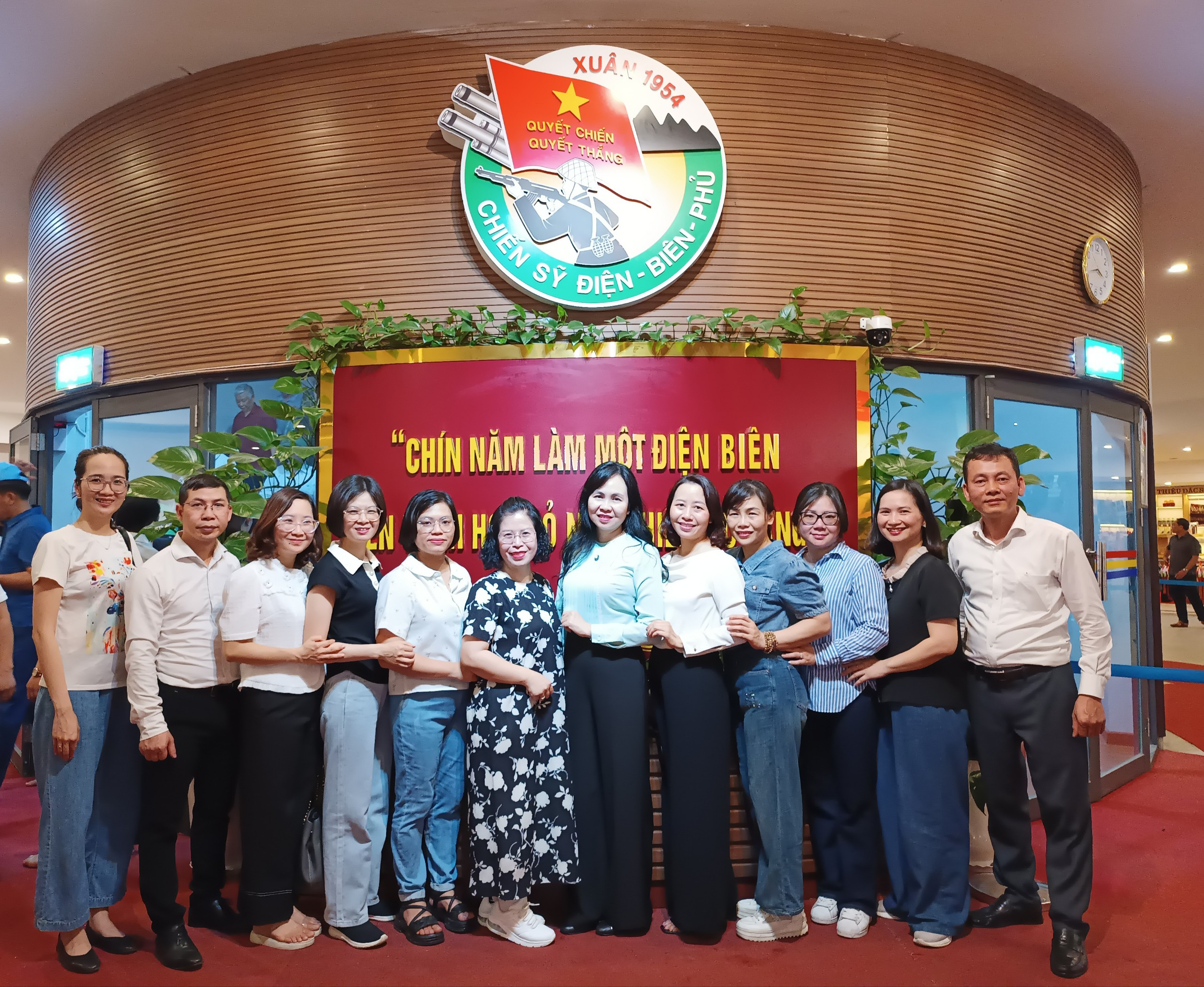 Cục Thương mại điện tử và Kinh tế số học tập truyền thống tại Điện Biên hướng tới kỷ niệm 70 năm Chiến thắng Điện Biên Phủ