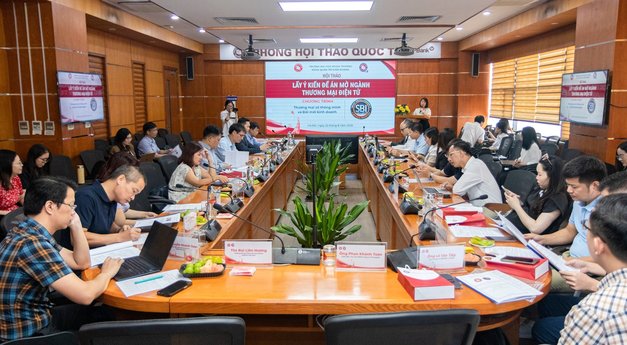 Kỹ năng chuyên môn và kỹ năng mềm: Yếu tố then chốt cho nhân lực thương mại điện tử
